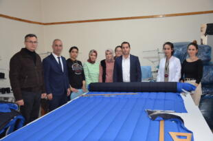 Depremzedeler İçin Uyku Tulumları Dikiliyor