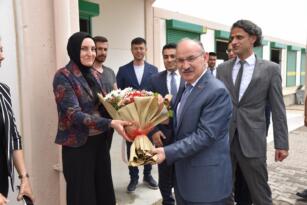 Vali Karadeniz Demirci İlçesini Ziyaret Etti