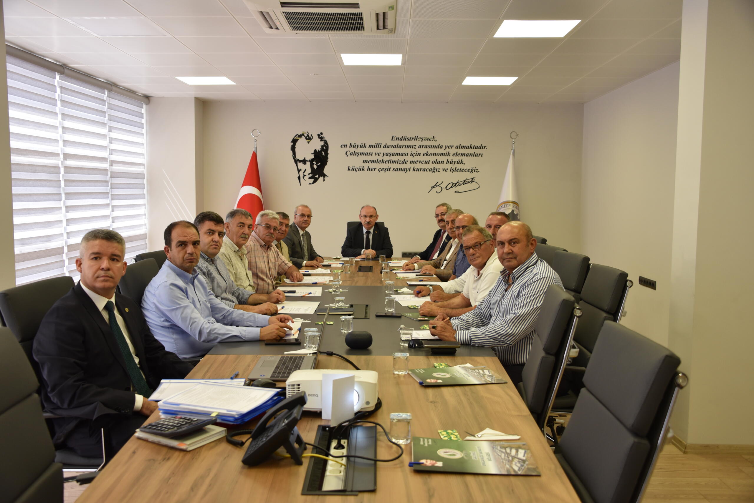 Salihli OSB Toplantısı Vali Karadeniz Başkanlığında Yapıldı