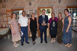 Vali Ünlü, Esnafı Ziyaret Etti, Tarihi Kurşunlu Hanı Gezdi