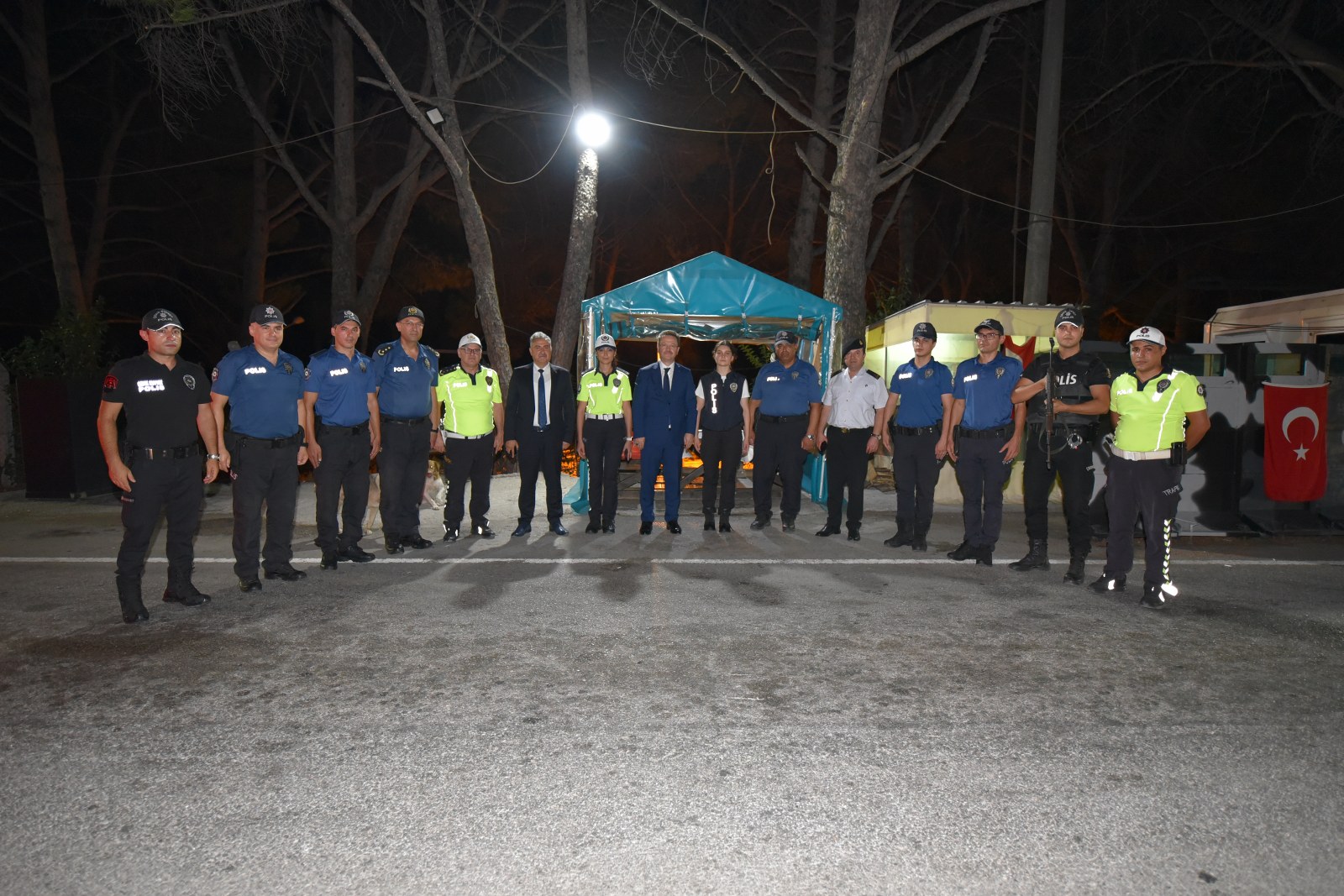 Vali Ünlü, Jandarma ve Emniyet Birimlerini Ziyaret Etti