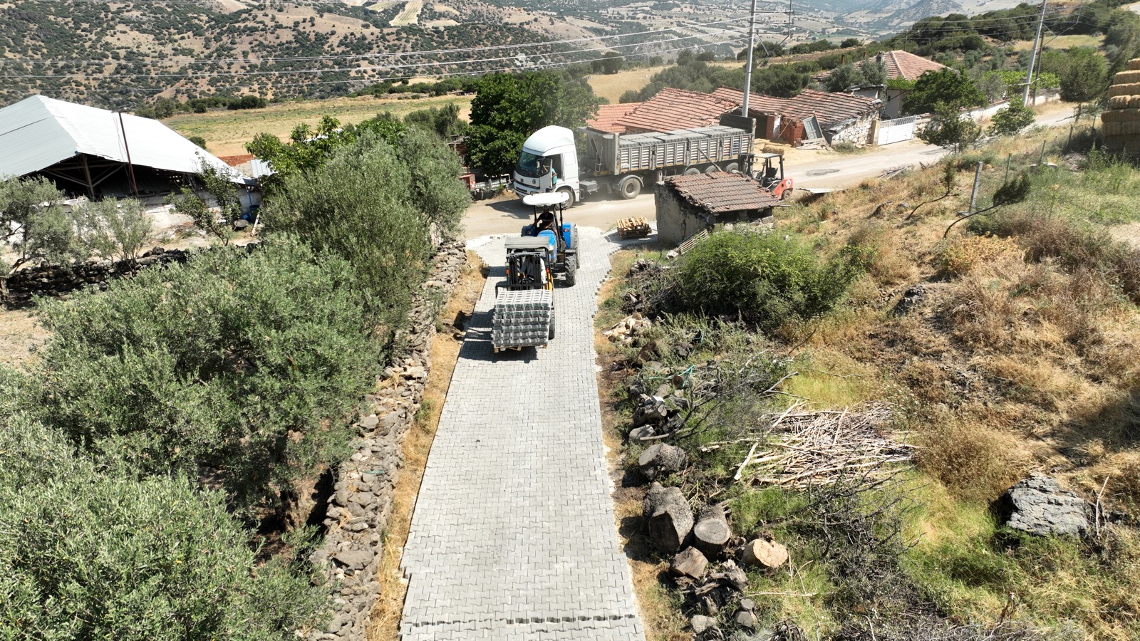 Şeremet’te 8 Bin Metrekare Kilit Parke Taş Döşemesi Başladı