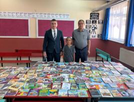 Doç. Dr. Yücel Namal’dan Gölmarmara Ozanca İlkokuluna kitap bağışı