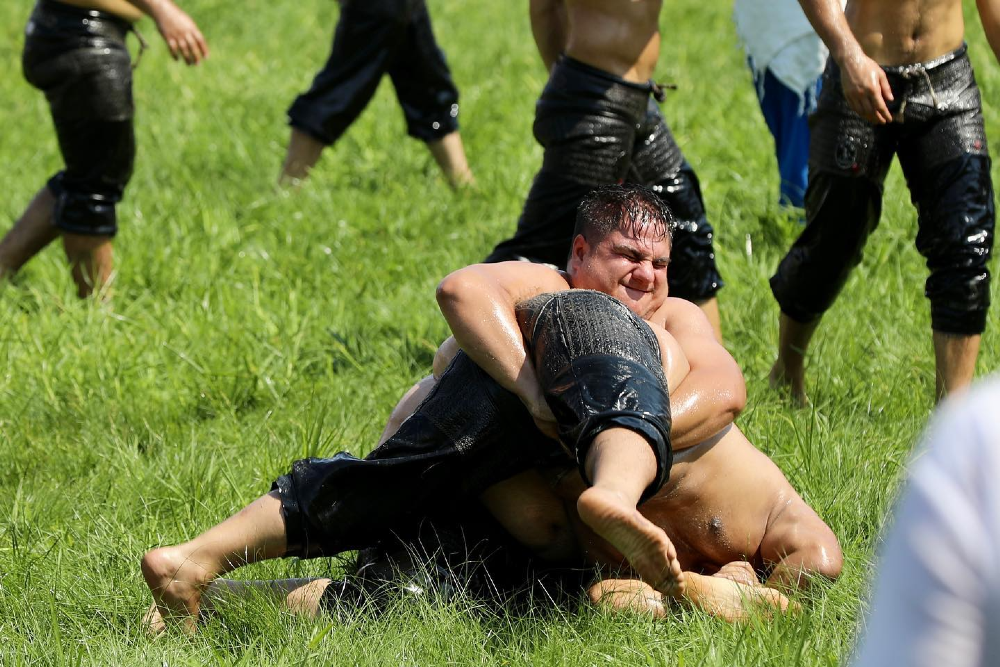 GELENEKSEL 8.YUNTDAĞI YAĞLI PEHLİVAN GÜREŞLERİ BAŞLADI