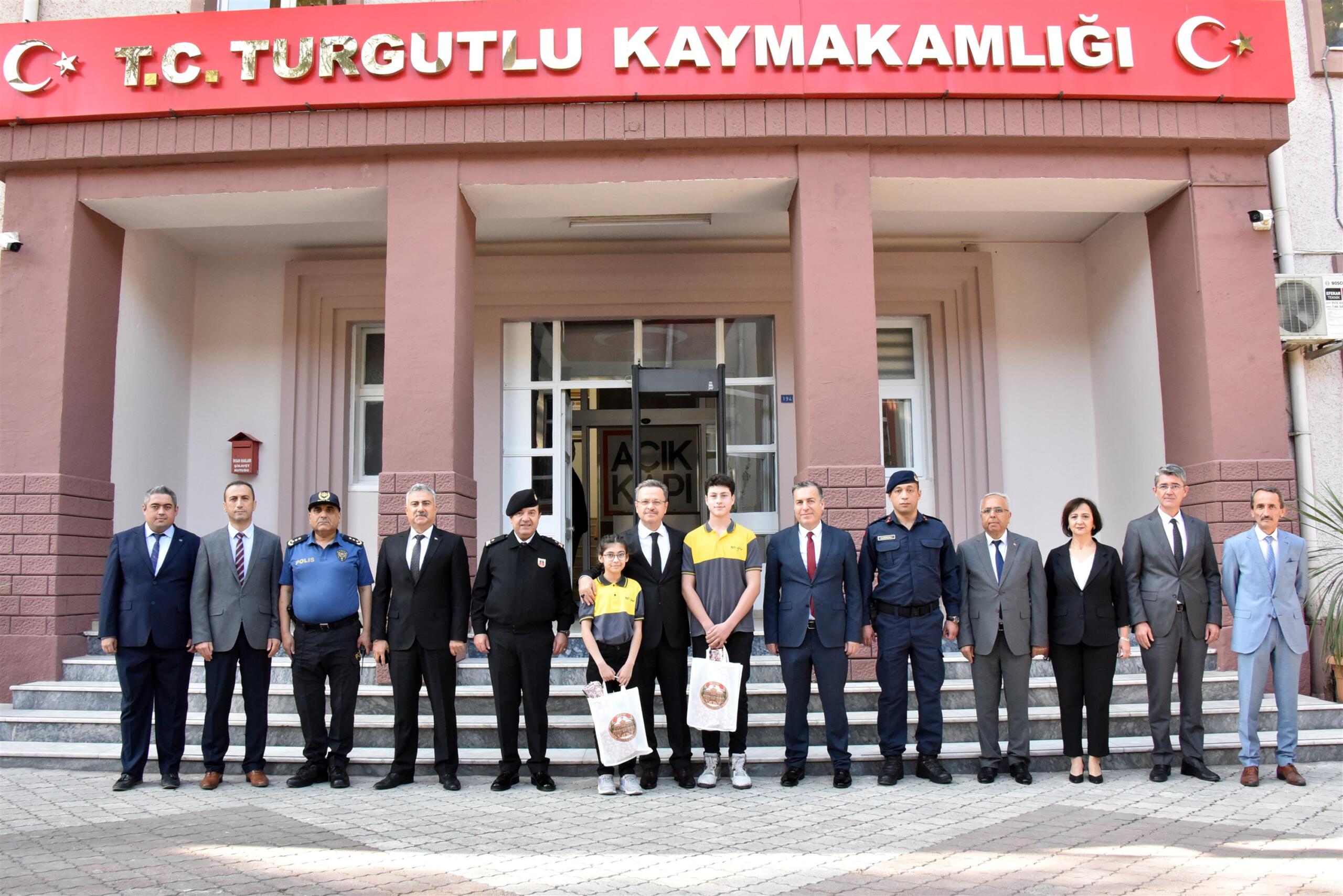 Vali Ünlü, Turgutlu İlçesini Ziyaret Etti