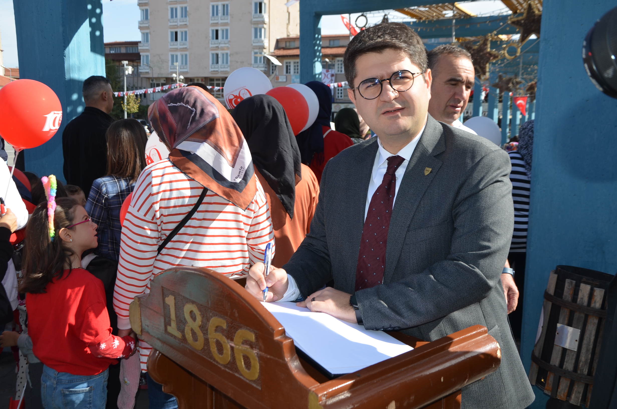 KAYMAKAM ÖZDEMİR KULALILARI CUMHURİYET BAYRAMI NI KUTLAMALAMAYA DAVET ETTİ