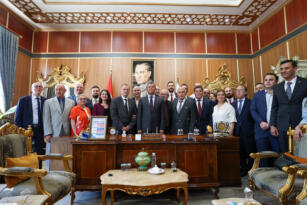 “Birileri Homini Gırtlak Yemeyecek”