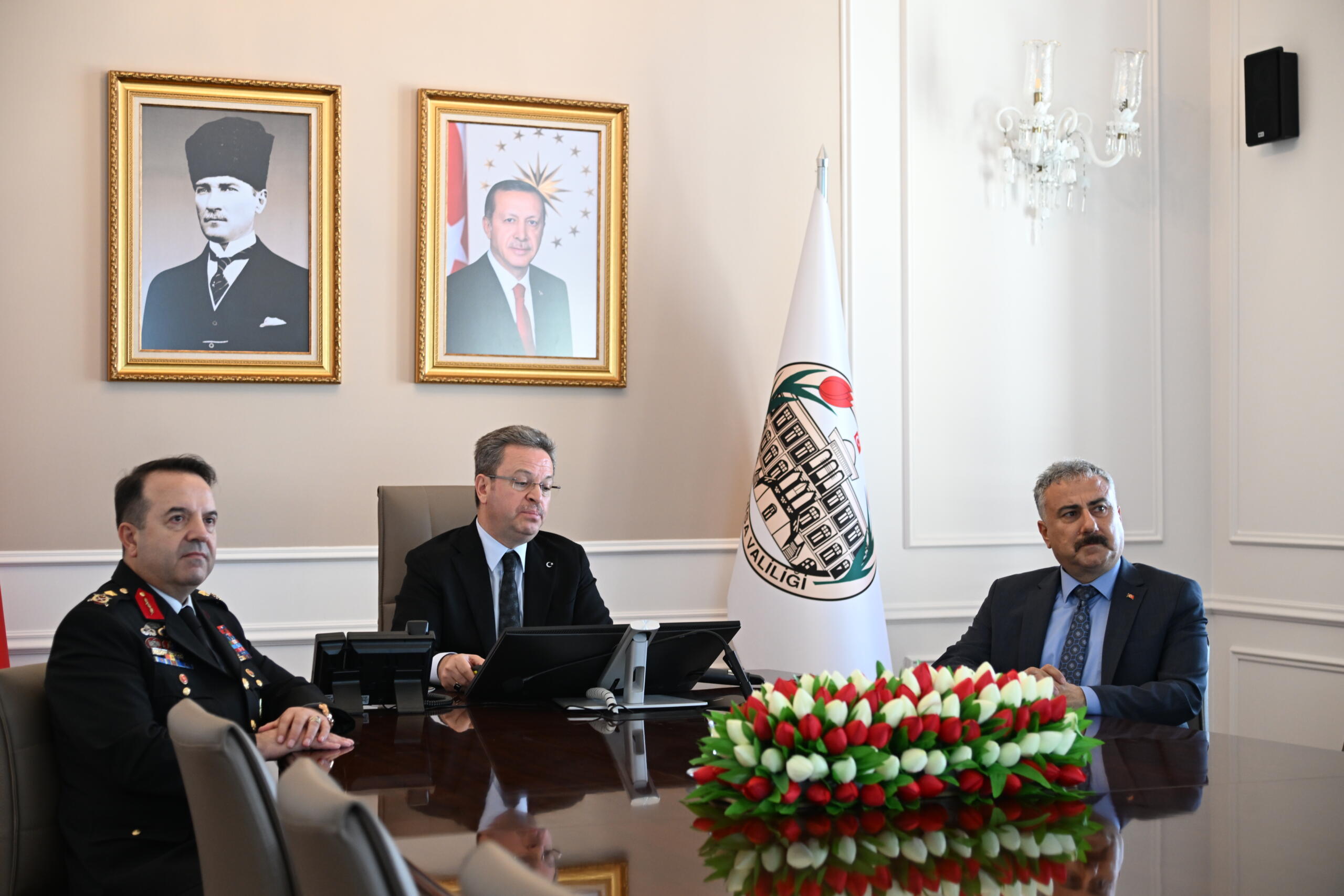 Vali Ünlü Başkanlığında Asayiş ve Güvenlik Bilgilendirme Toplantısı Yapıldı