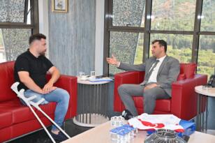 Ampute Milli Takım Kaptanı Özcan’dan Başkan Zeyrek’e Ziyaret