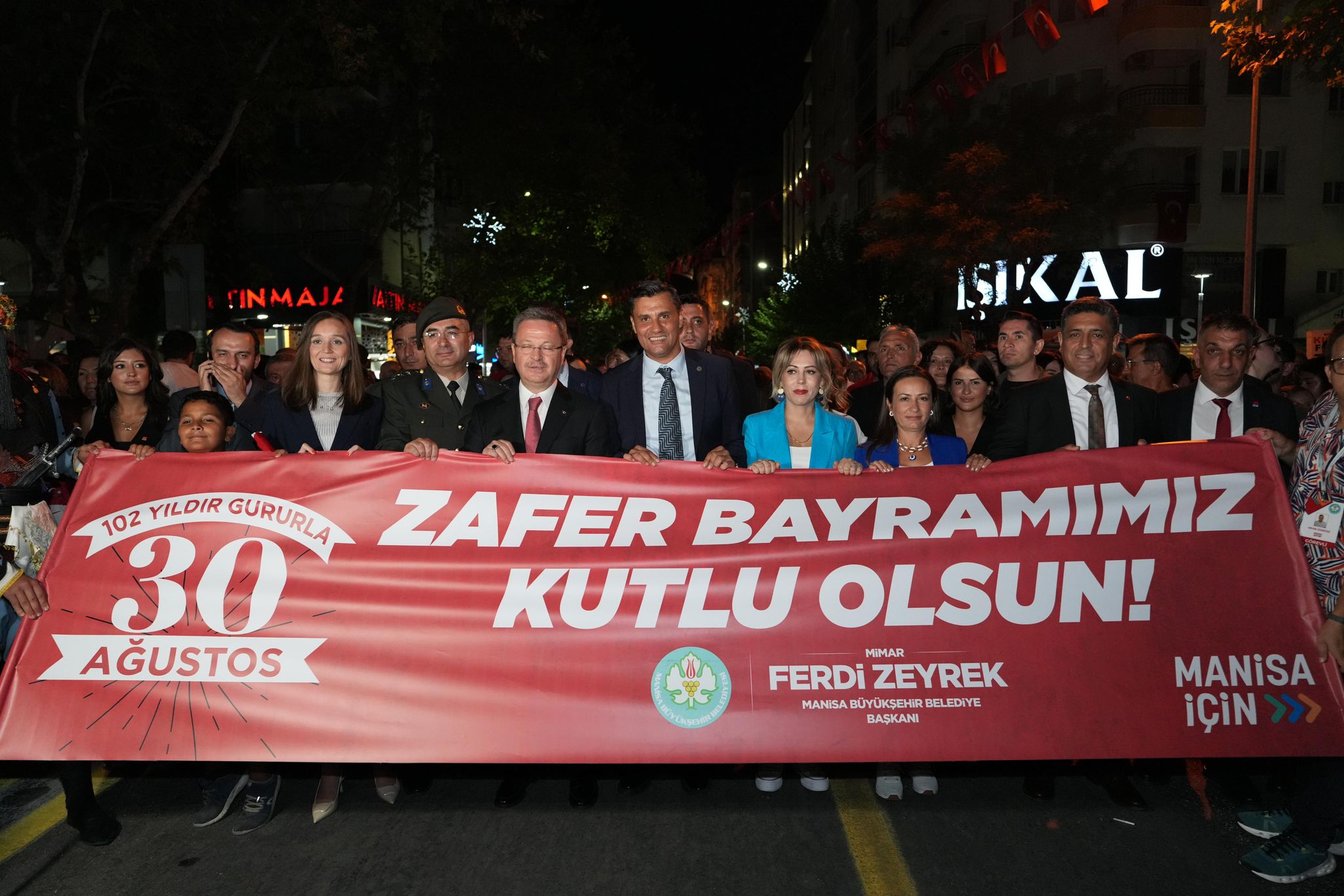 Zafer Bayramı Fener Alayı ve Teoman Konseri İle Taçlandı