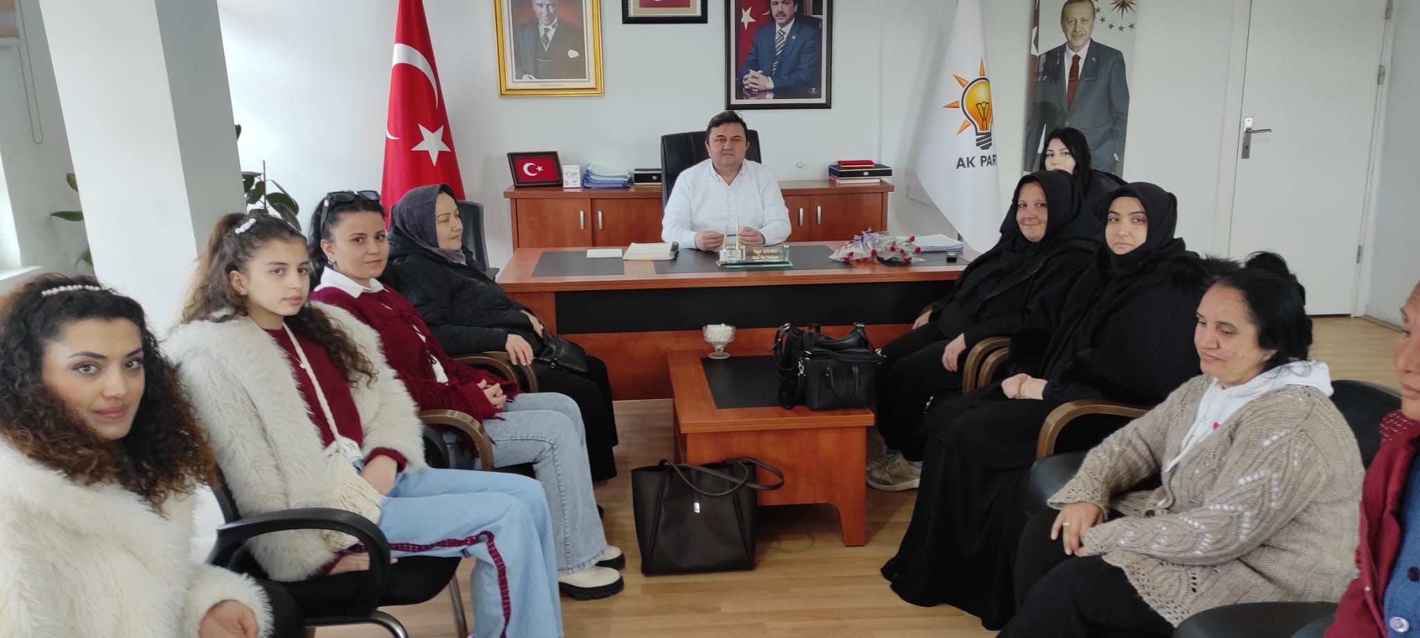 KULA AK PARTİ 8MART DÜNYA KADINLAR GÜNÜNÜ UNUTMADI.