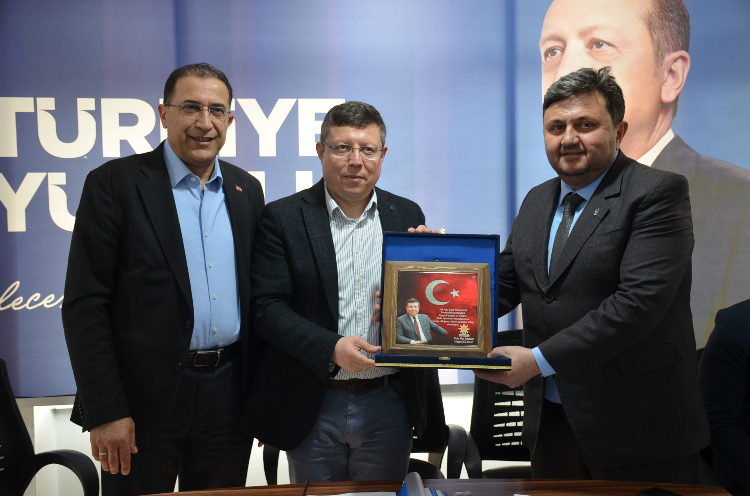 KULA AK PARTİ’DE İSTİŞARE VE VEFA BİR ARADA: “DURMAK YOK, YOLA DEVAM”