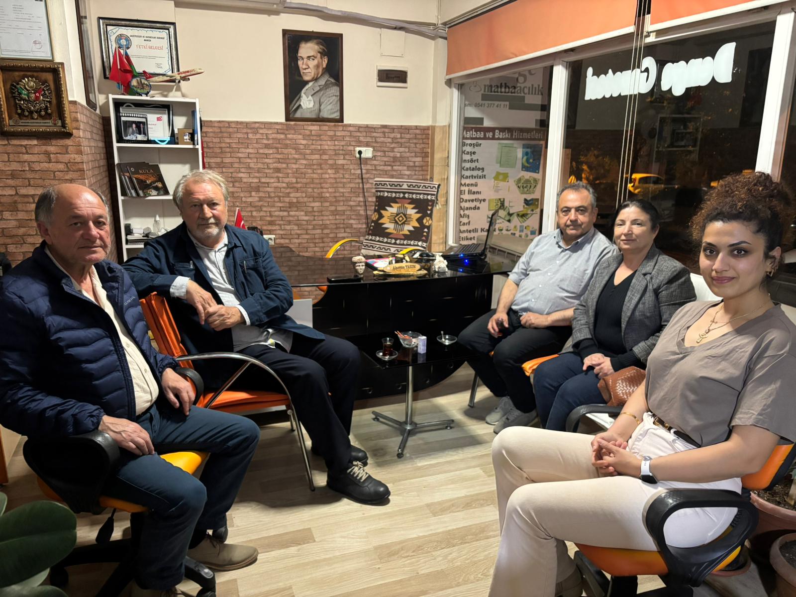 ZEKİ SEZER’DEN KULA DENGE GAZETESİ’NE ZİYARET