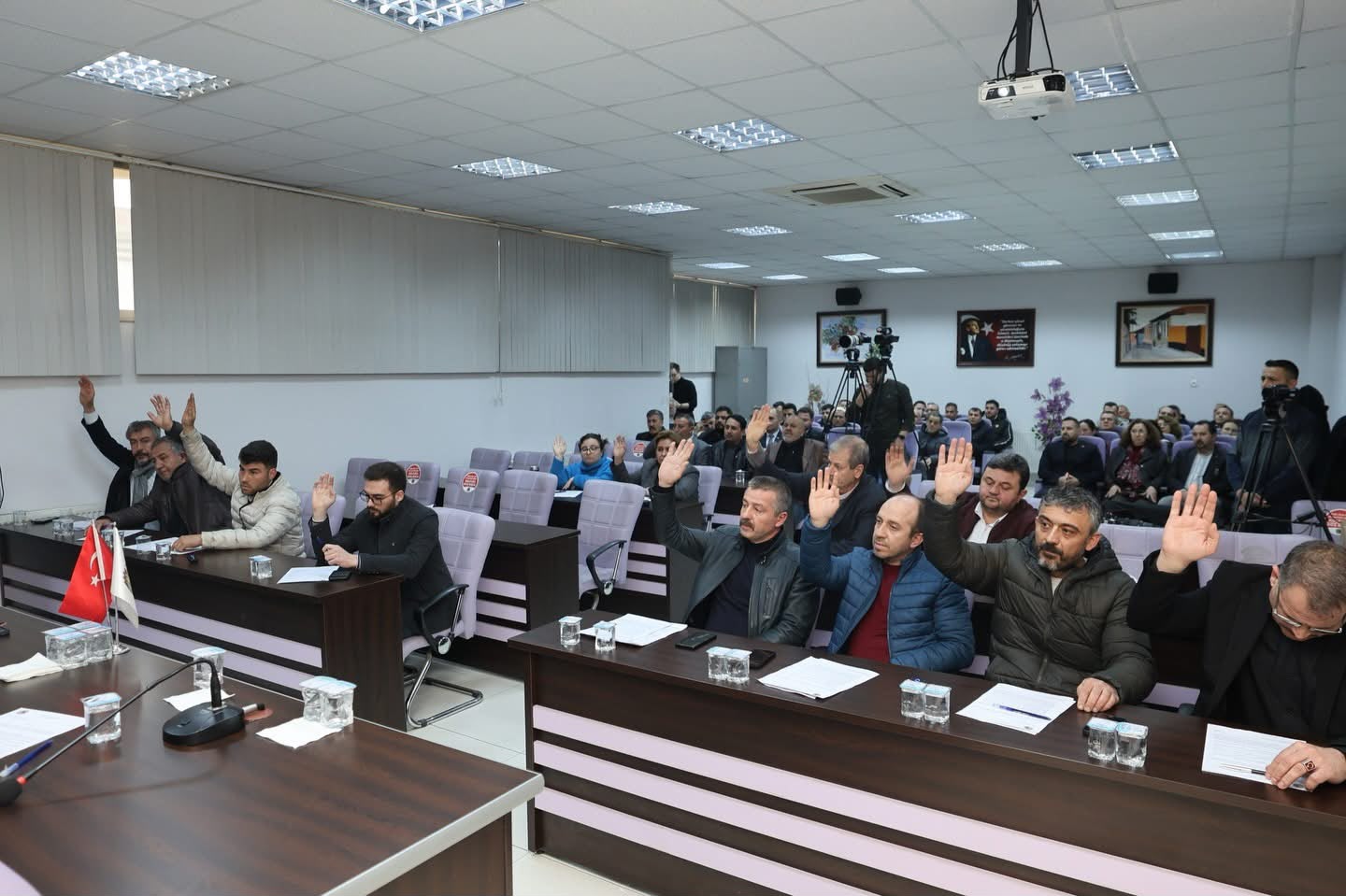 KULA SİYASETİNDE DEPREM